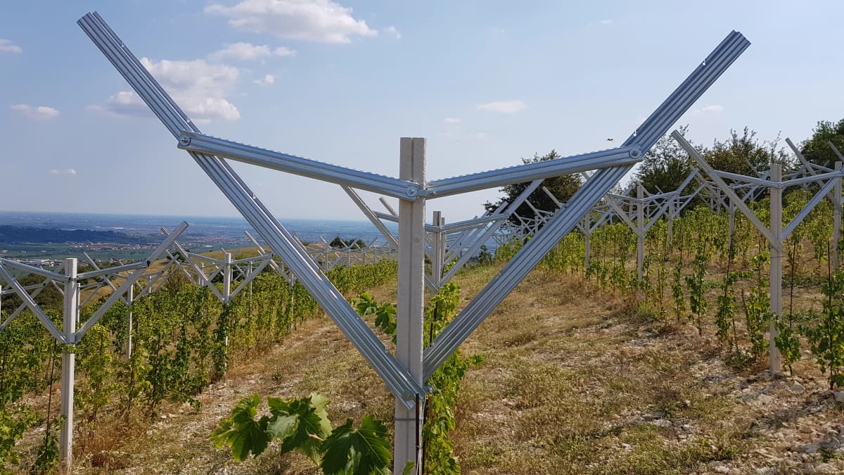 Panoramica dell'area di produzione CMG Baldessarelli con macchinari.